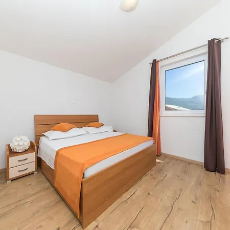Apartment Two Bedroom With Balcony Kastela